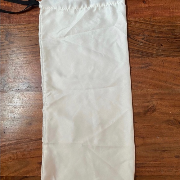 Gucci dust bag with Black Drawstring - Picture 2 of 2